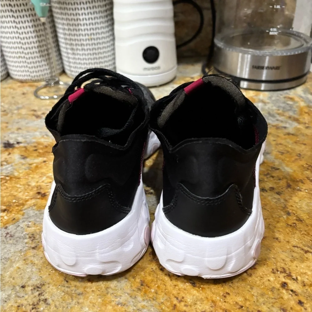 Nike Renew size 9